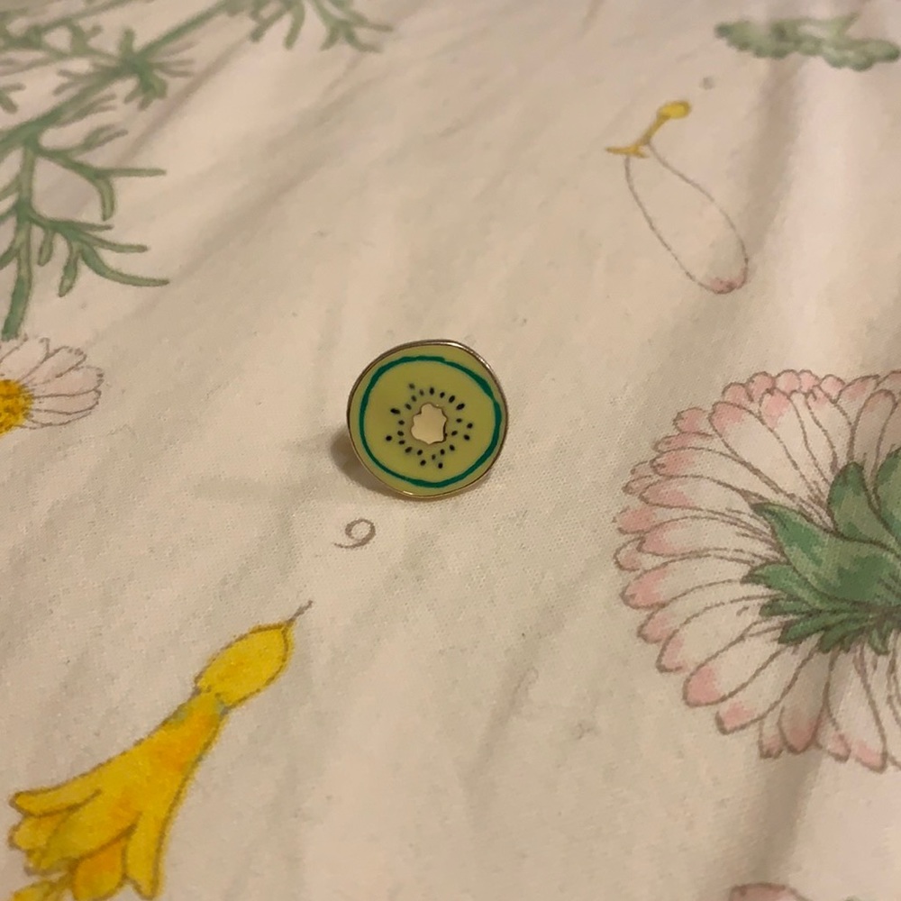Kiwi pin